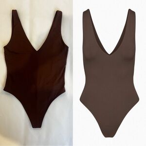 Aritzia Babaton Contour bodysuit (grandeur/size M)